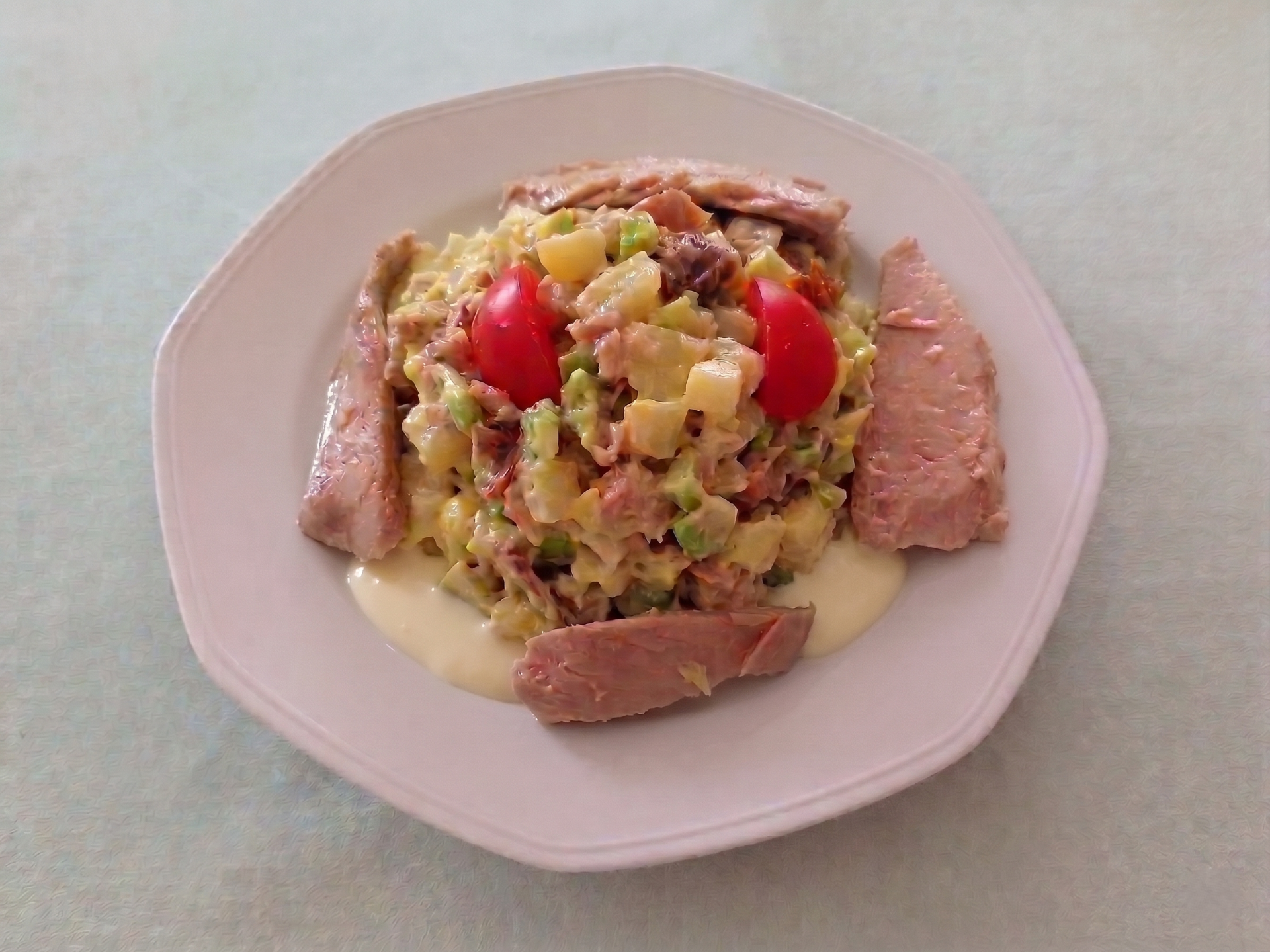 Ensaladilla de aguacate, patata y manzana