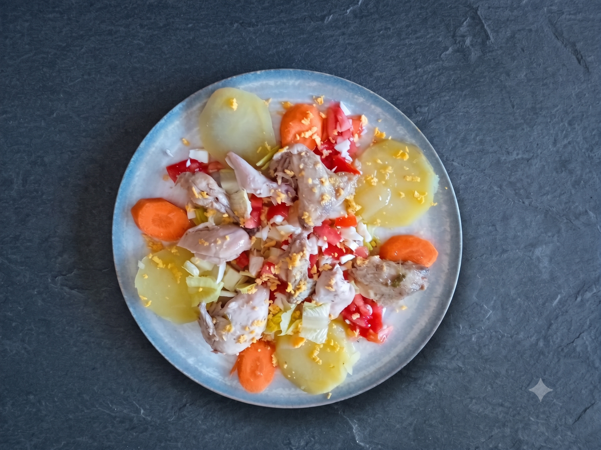 Ensalada de codorniz escabechada con patatas
