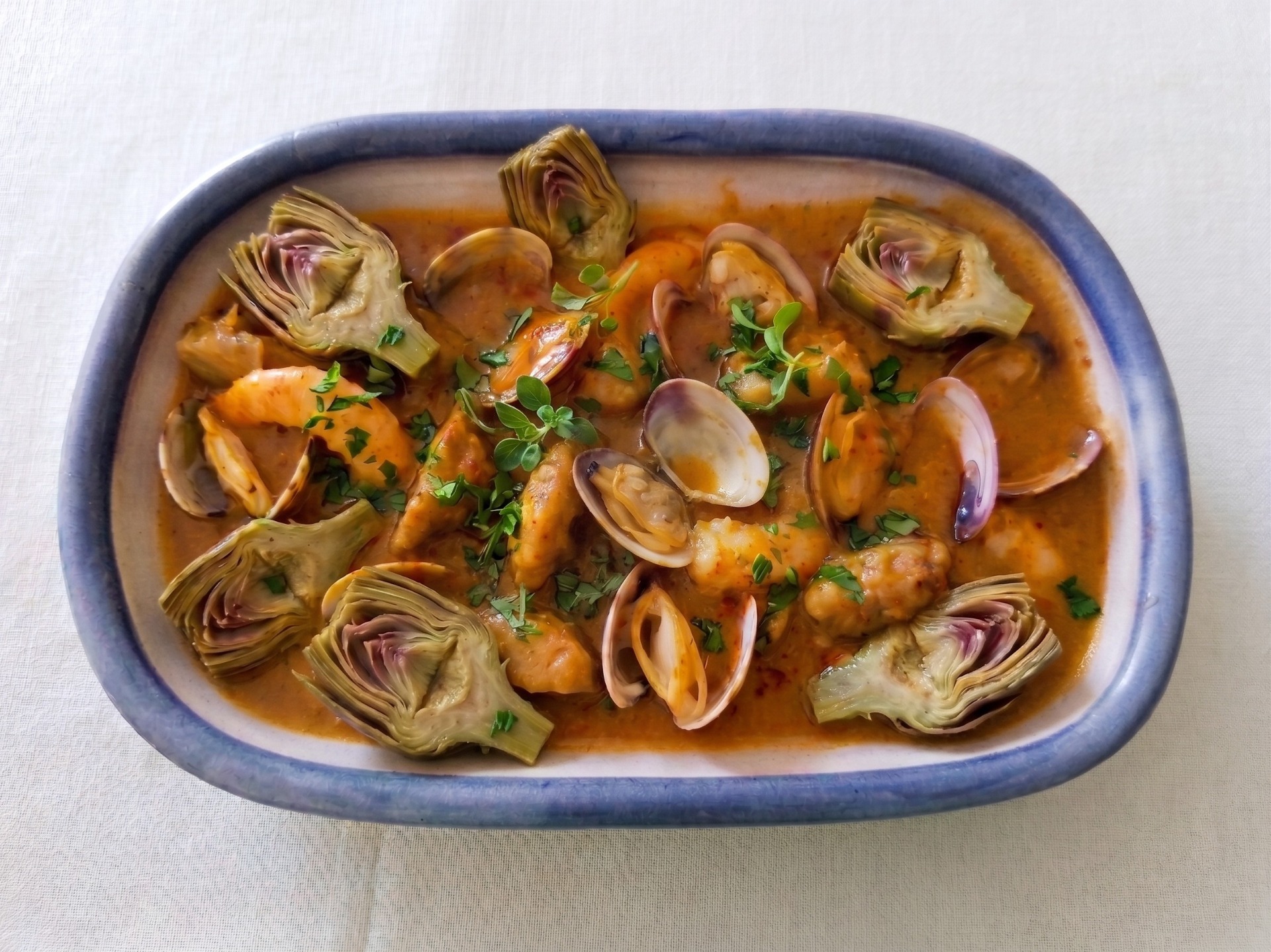 Alcachofas, Almejas y Langostinos en Salsa de Pimentón