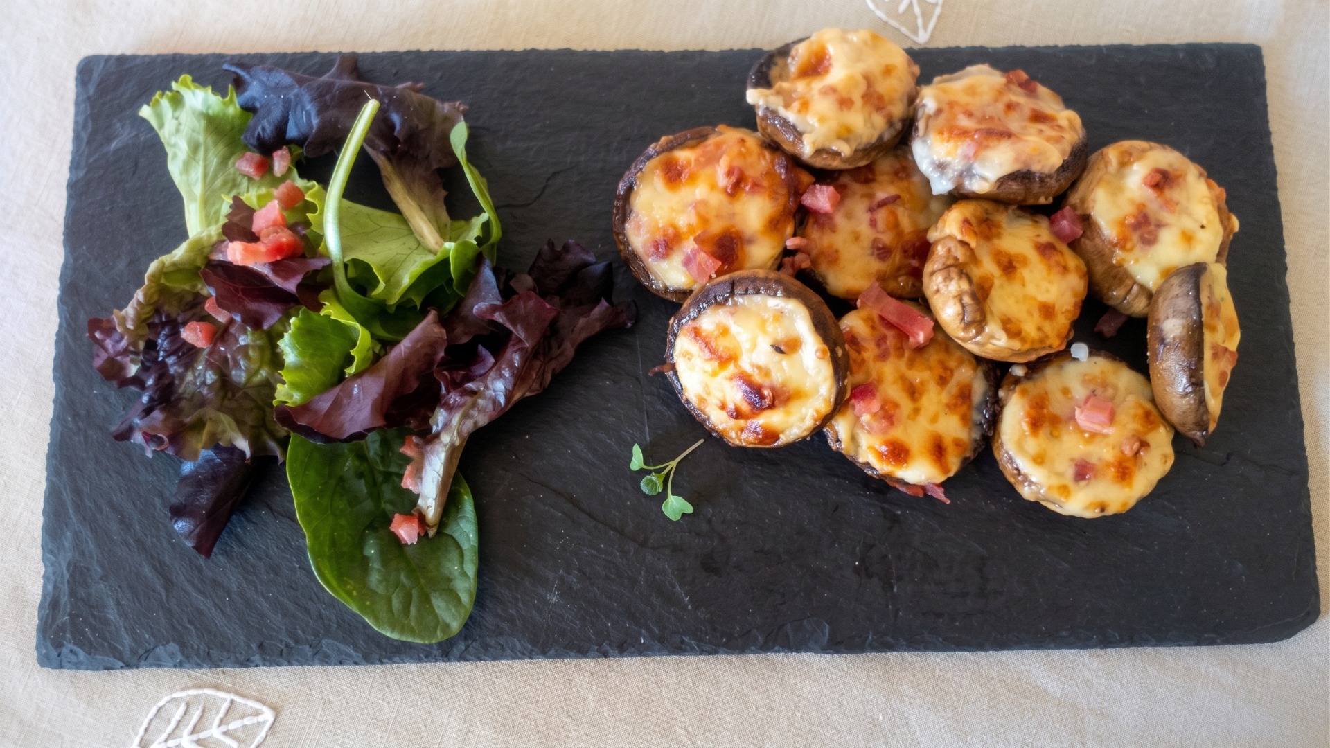 Champiñones rellenos de jamón